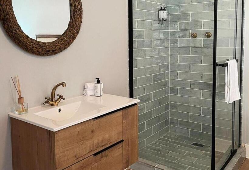 פנסיון Serenity Living