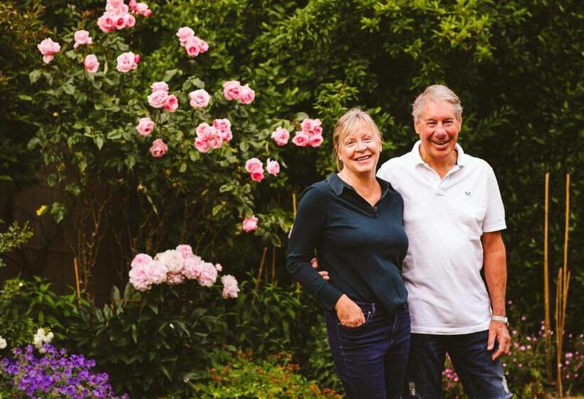 Pound Orchard Bed And Breakfast