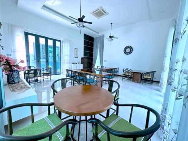 אתר נופש Teluk Cempedak Seventh Haven