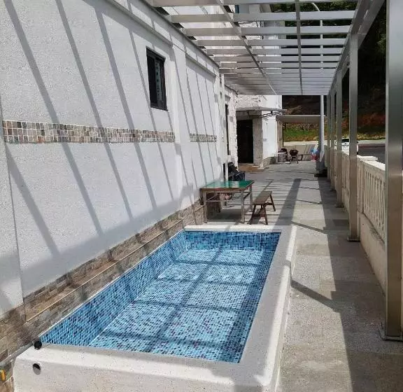 Yi B&b