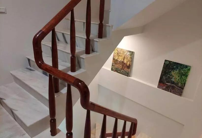 Yi B&b