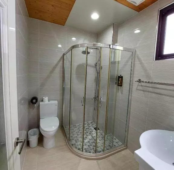 Yi B&b