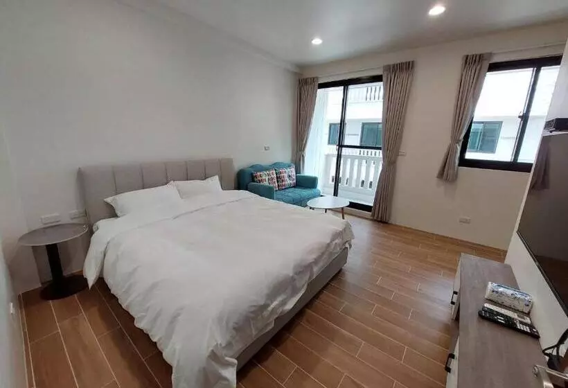 Yi B&b