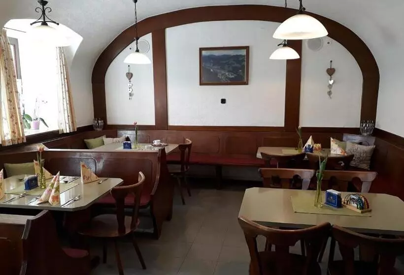 ユースホステル Gasthof Pension Sandwirt