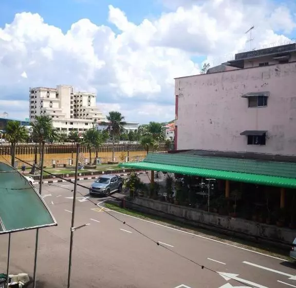 Retkeilymaja Seri Kota Satu