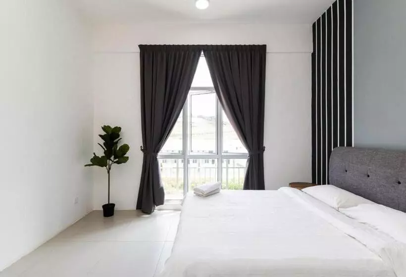 Dreamscape Studio @ Golden Hill Cameron