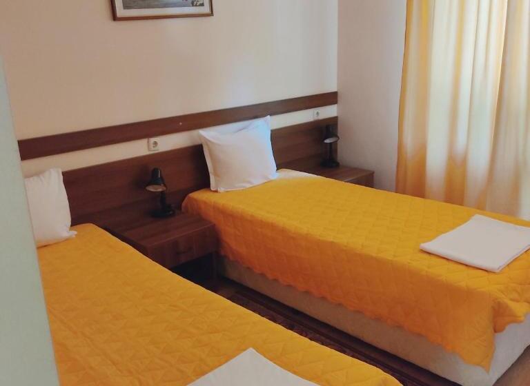 Отель почивна база боженишки урвич