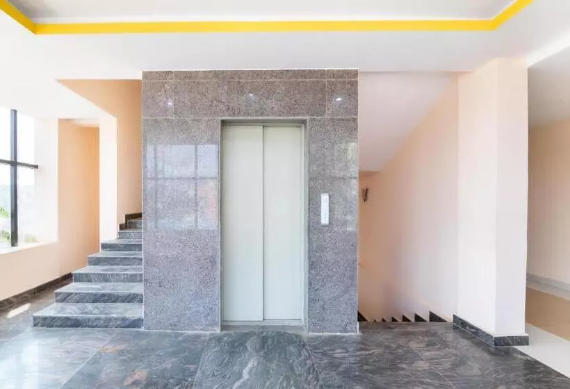 Fabhotel Leo Grand