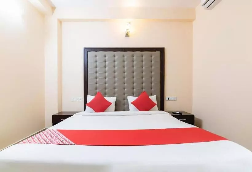 Fabhotel Leo Grand