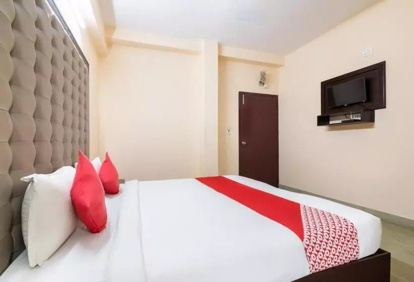 Fabhotel Leo Grand