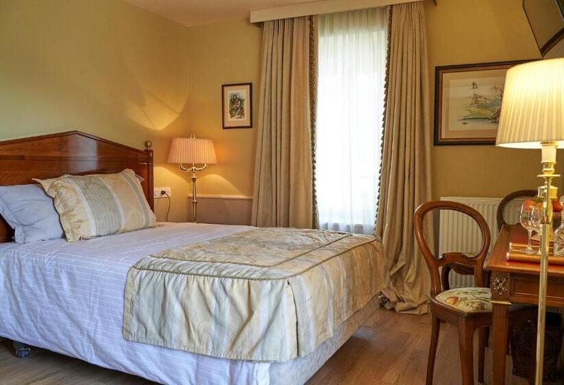 Отель Les Contes De Bruyeres