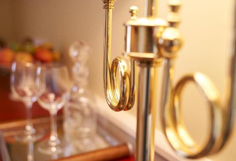 Отель Les Contes De Bruyeres