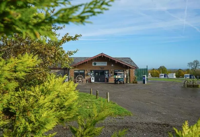 Hotelli Dog Friendly Stagecoach Glamping Pod With Hot Tub