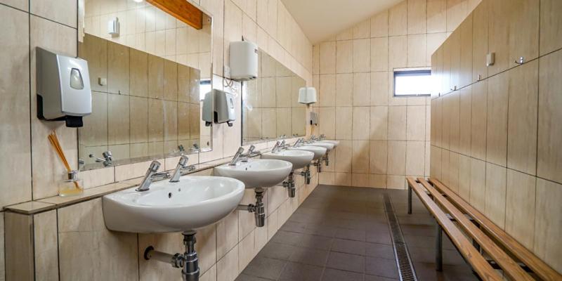 酒店 Dog Friendly Stagecoach Glamping Pod With Hot Tub