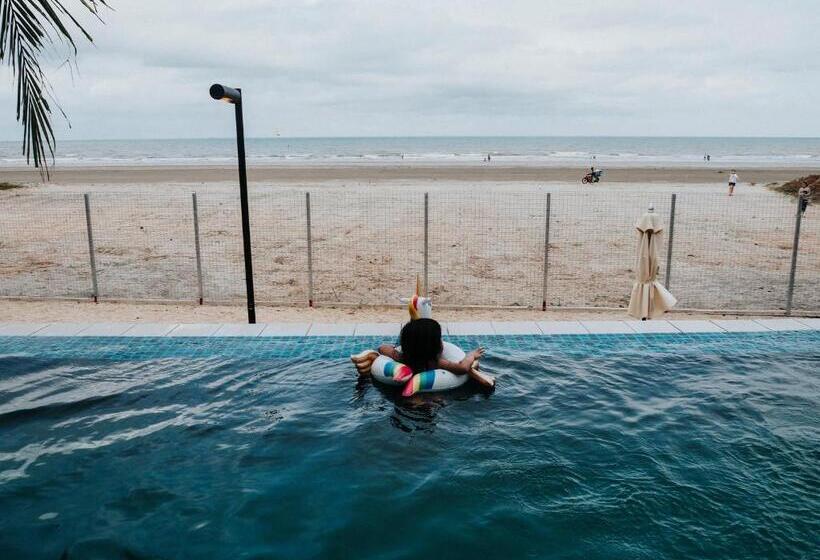 Timur Bay Groundfloor Pool & Seaview