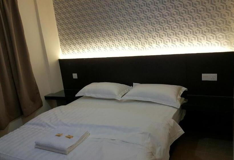 בית מלון כפרי Pekan Auto City Budget