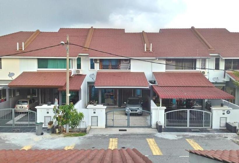 Pensão Dillenia Nilai Homestay