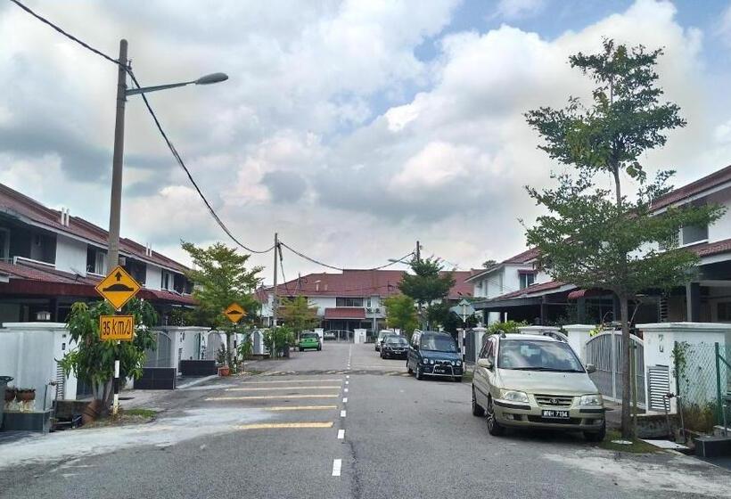 Pensão Dillenia Nilai Homestay