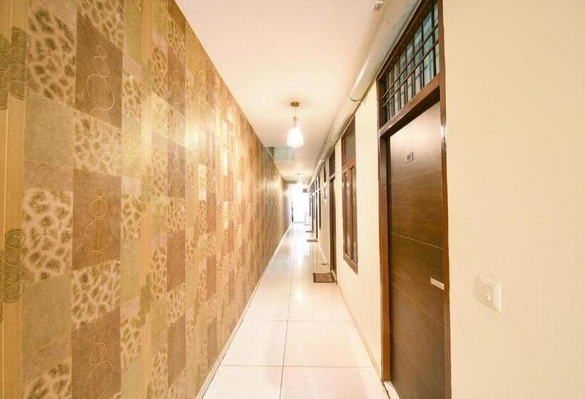 Fabhotel Green Valley