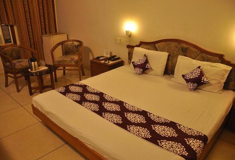 호텔 Khalsa Palace