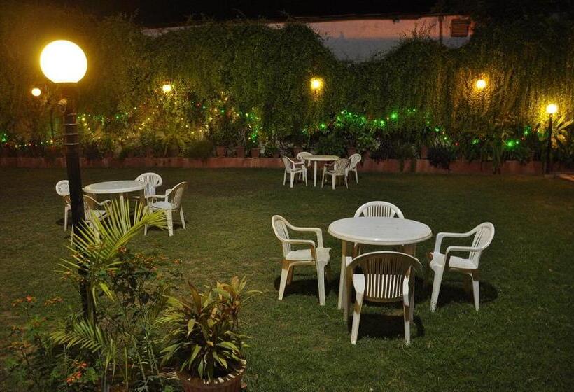 호텔 Khalsa Palace