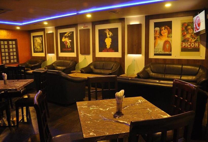 호텔 Khalsa Palace