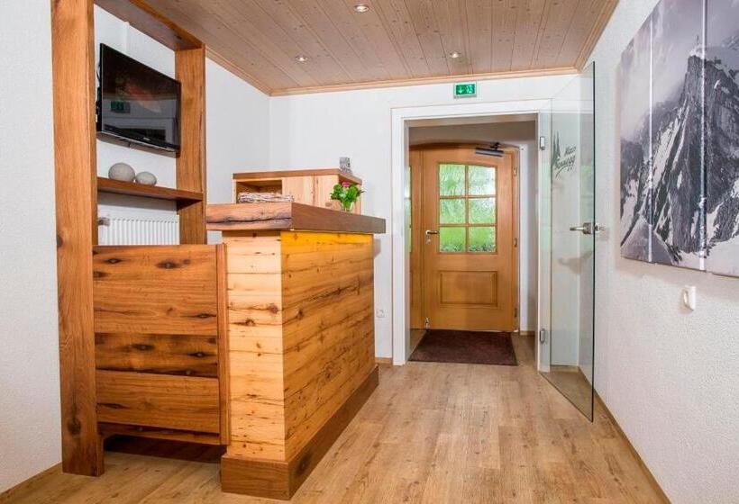 پانسیون Gästehaus Tannegg