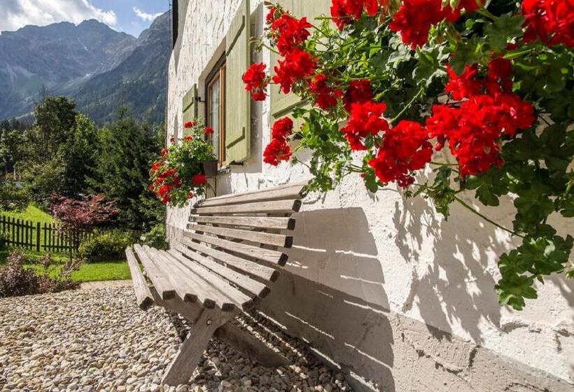 پانسیون Gästehaus Tannegg