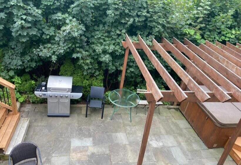 پانسیون Luxury Bachelor By Halifax Waterfront Hot Tub