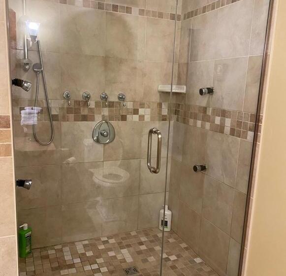 پانسیون Luxury Bachelor By Halifax Waterfront Hot Tub