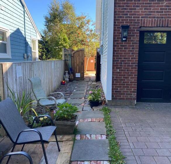 پانسیون Luxury Bachelor By Halifax Waterfront Hot Tub