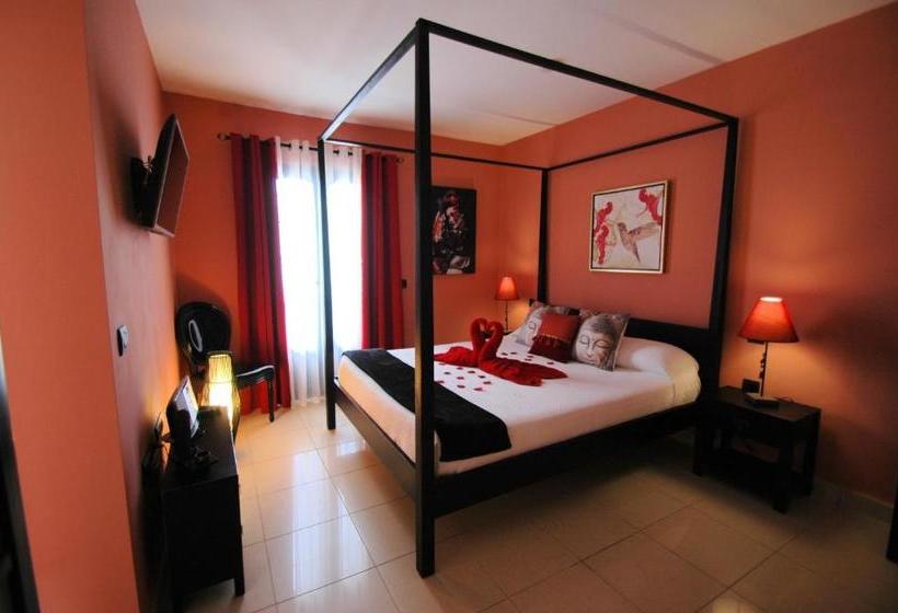 Evita Beach Suites Exclusivas