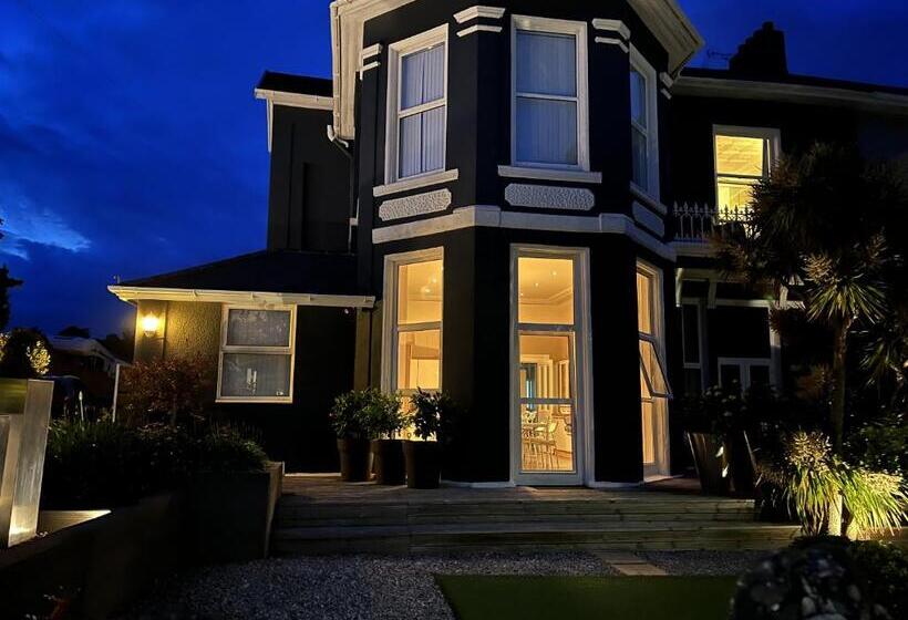 Atlantis Holiday Apartments