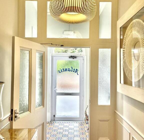 Atlantis Holiday Apartments