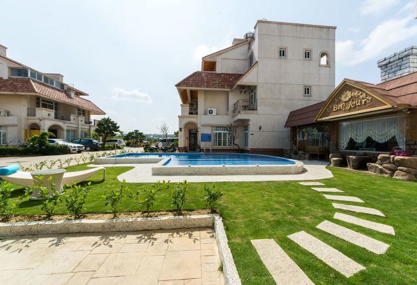 تختخواب و صبحانه Kenting Bonjour Resort