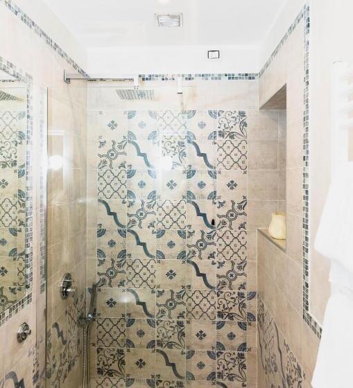 تختخواب و صبحانه Roma Charming Rooms