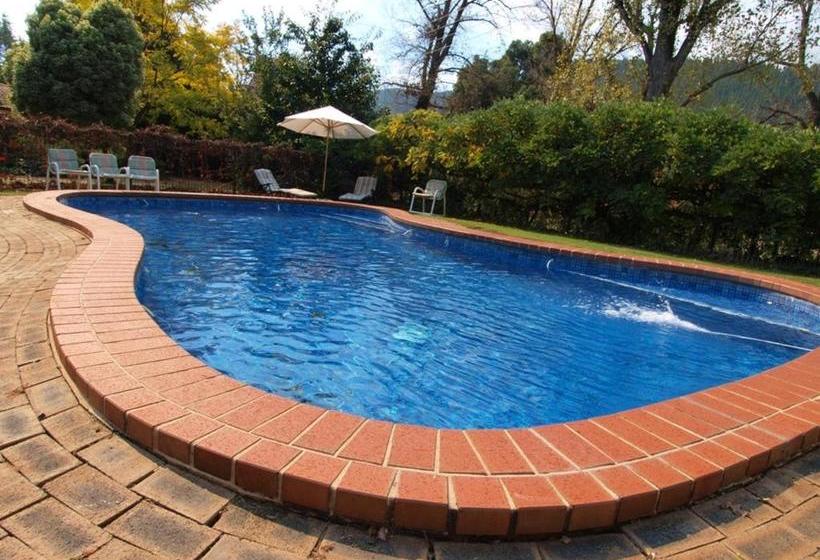 Bright Highland Valley Cottages