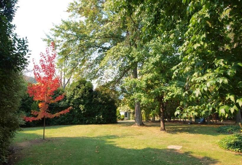 Bright Highland Valley Cottages