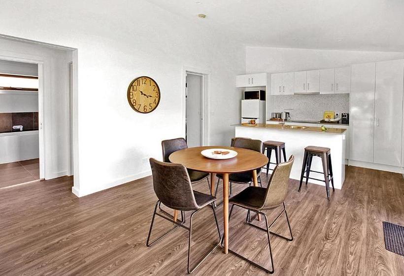 Bright Highland Valley Cottages