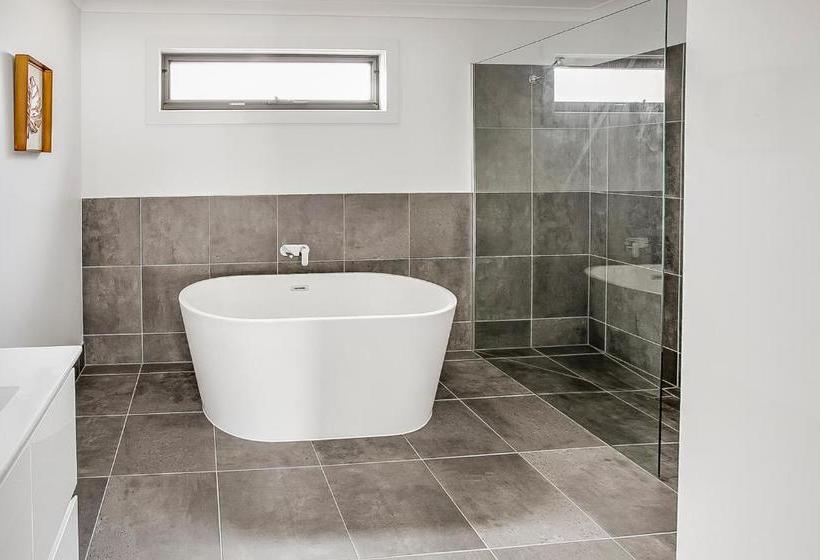 Bright Highland Valley Cottages