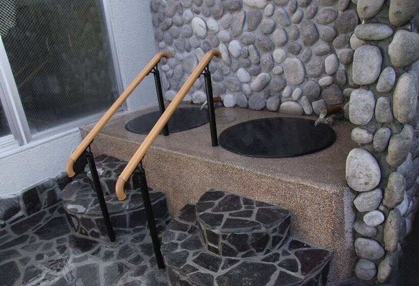 Hidamarinoyu Flop House   Hostel