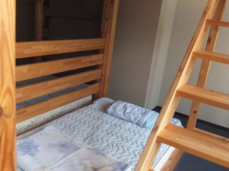 Hidamarinoyu Flop House   Hostel