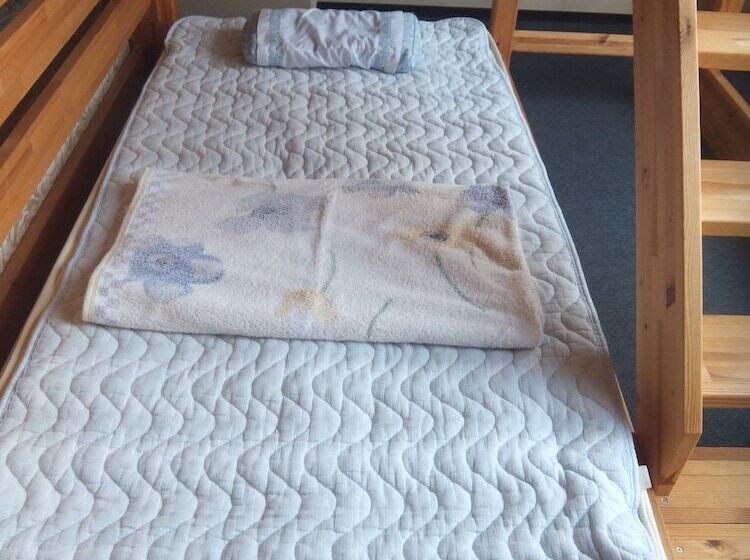 Hidamarinoyu Flop House   Hostel