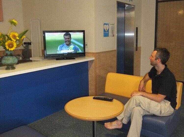 Hidamarinoyu Flop House   Hostel