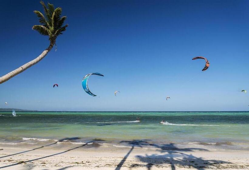 בית מלון כפרי Boracay Travelodge Beach Resort