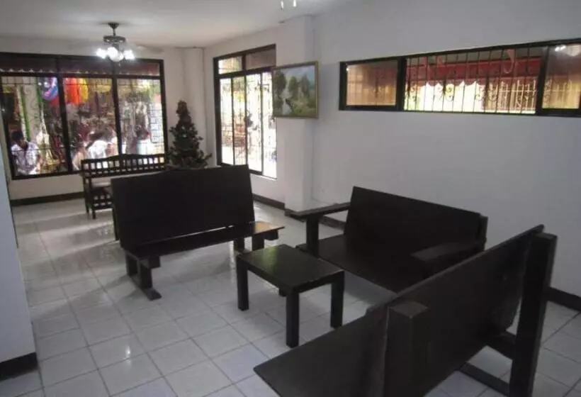 هتل Boracay Travelodge Beach Resort