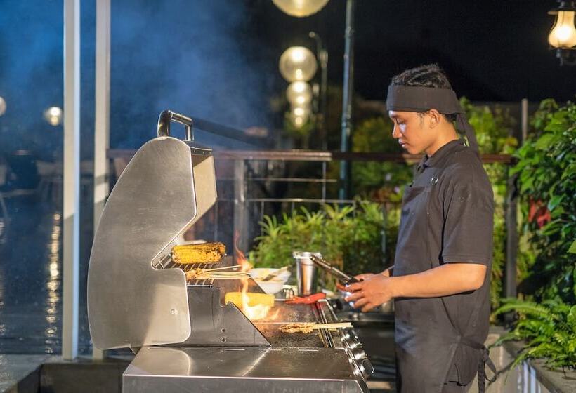 ホテル Jambuluwuk Oceano Seminyak