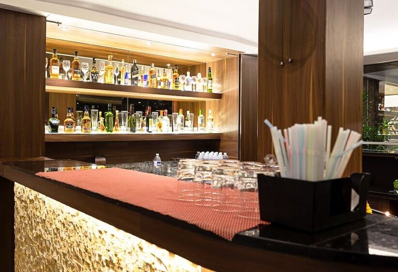 Hotel Treebo Premium Grand Emerald