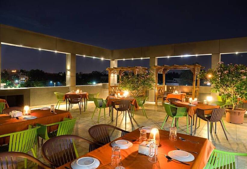 Hotel Treebo Premium Grand Emerald