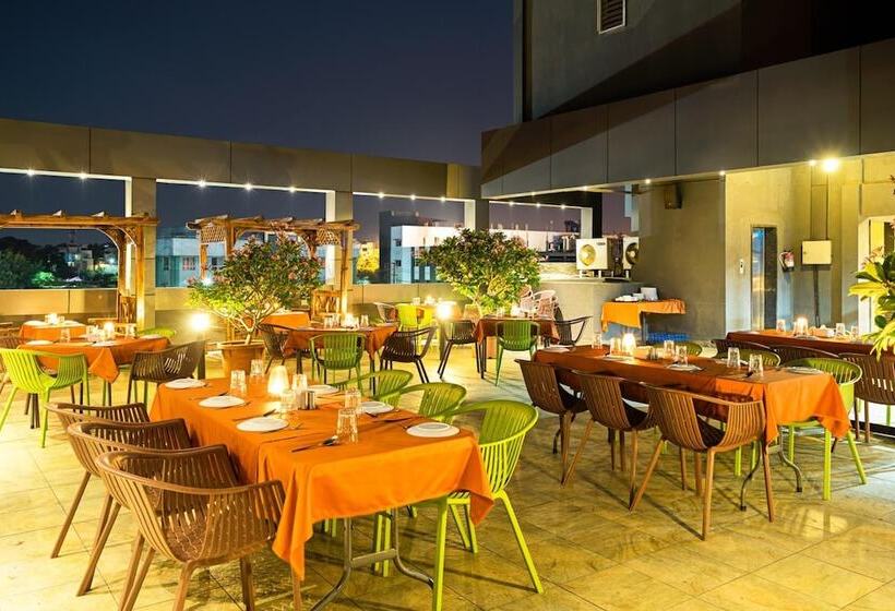 Hotel Treebo Premium Grand Emerald